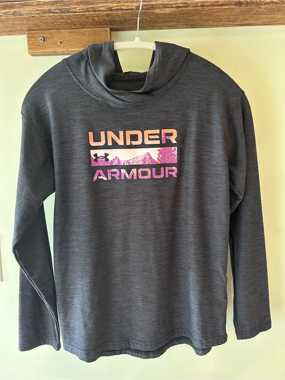 Under Armour Long Sleeve Hooded Shirt Cold Gear, Girls Size Youth Large, Gray